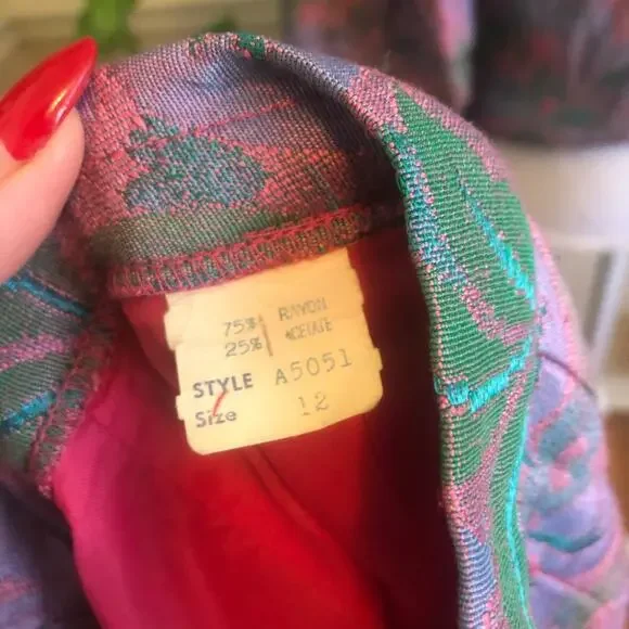 50s-60s Vintage Lucinda of California Iridescent Floral Skirt Suit - Picture 5 of 14